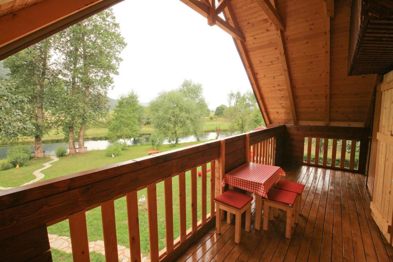 Riverside Apartments Otočac Eksteriør bilde