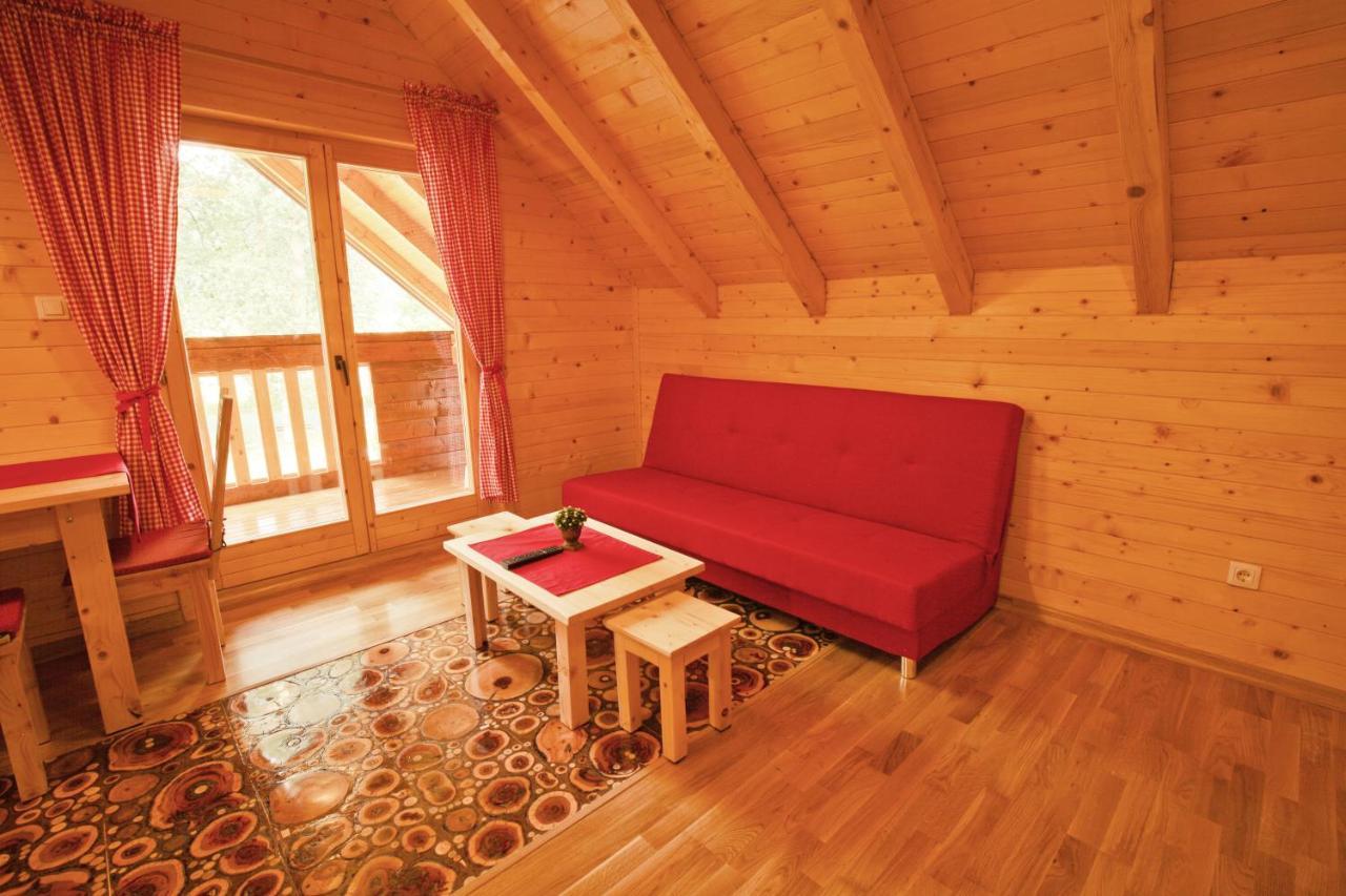 Riverside Apartments Otočac Eksteriør bilde