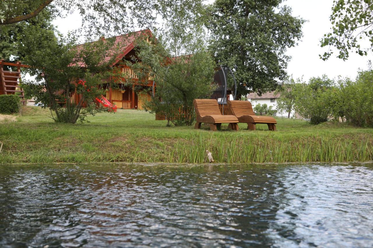 Riverside Apartments Otočac Eksteriør bilde