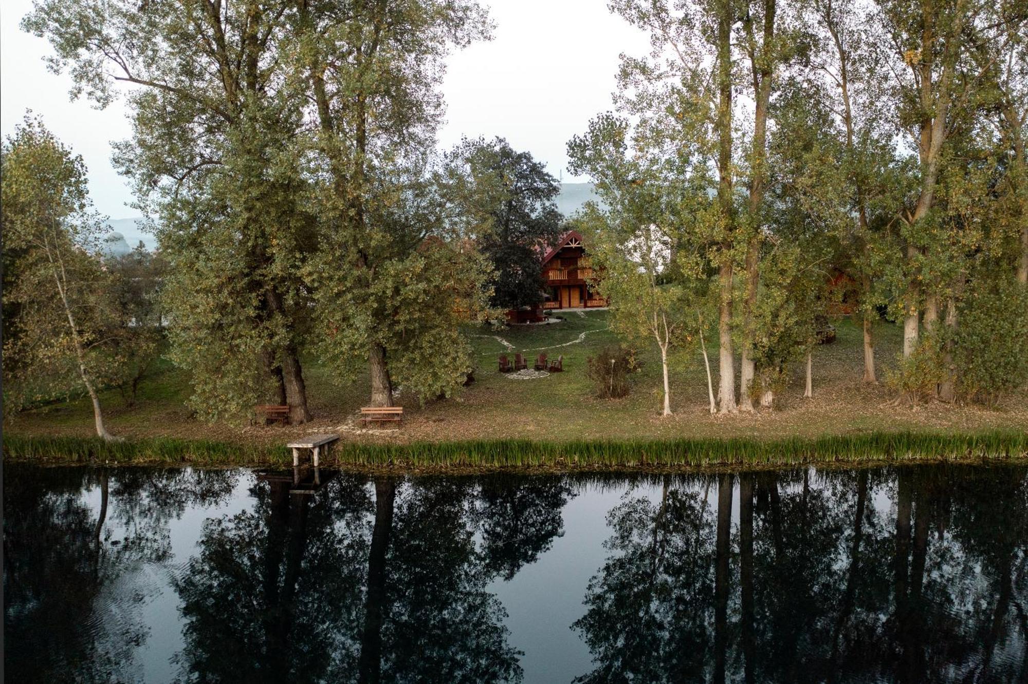 Riverside Apartments Otočac Eksteriør bilde