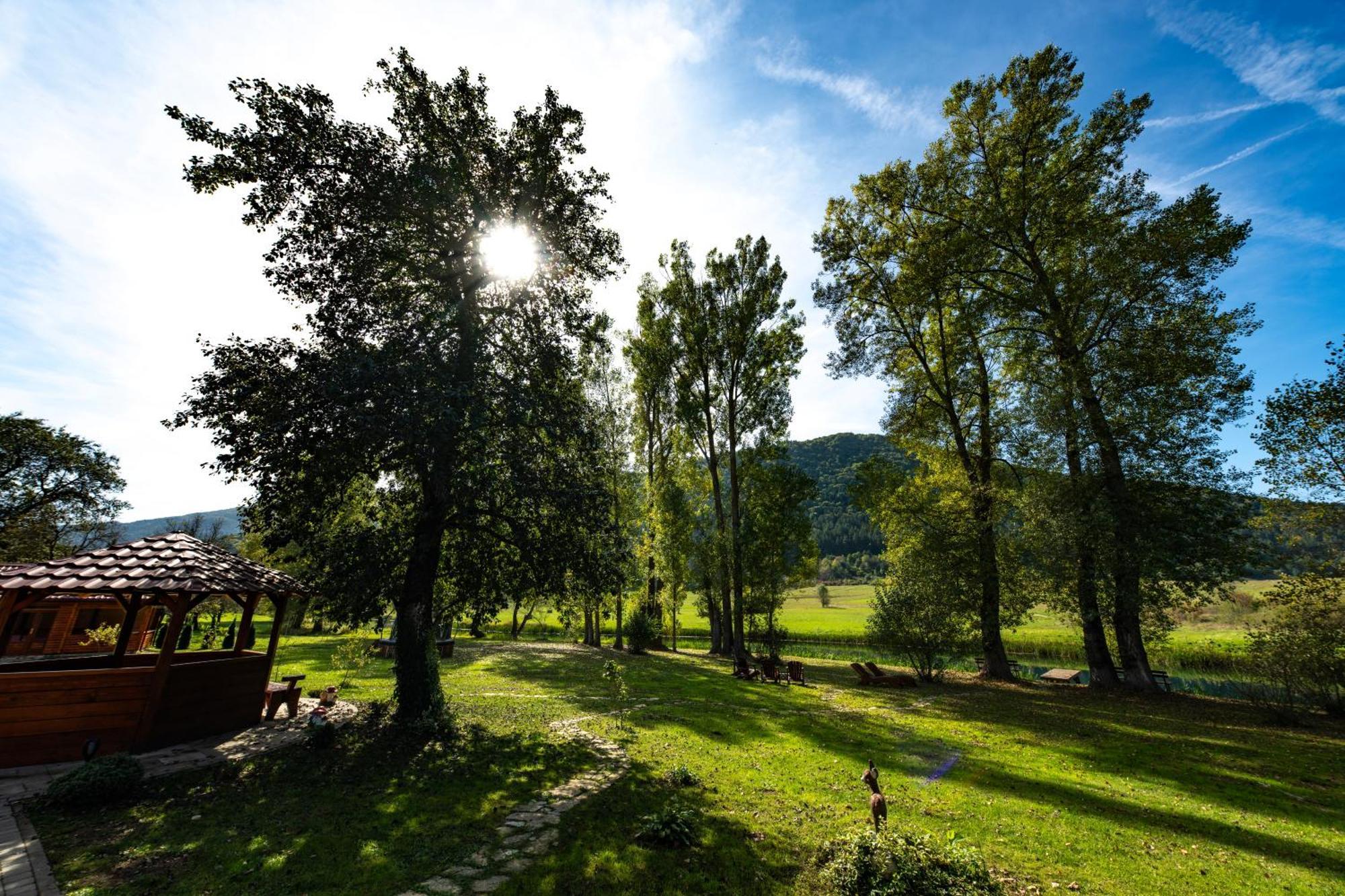 Riverside Apartments Otočac Eksteriør bilde