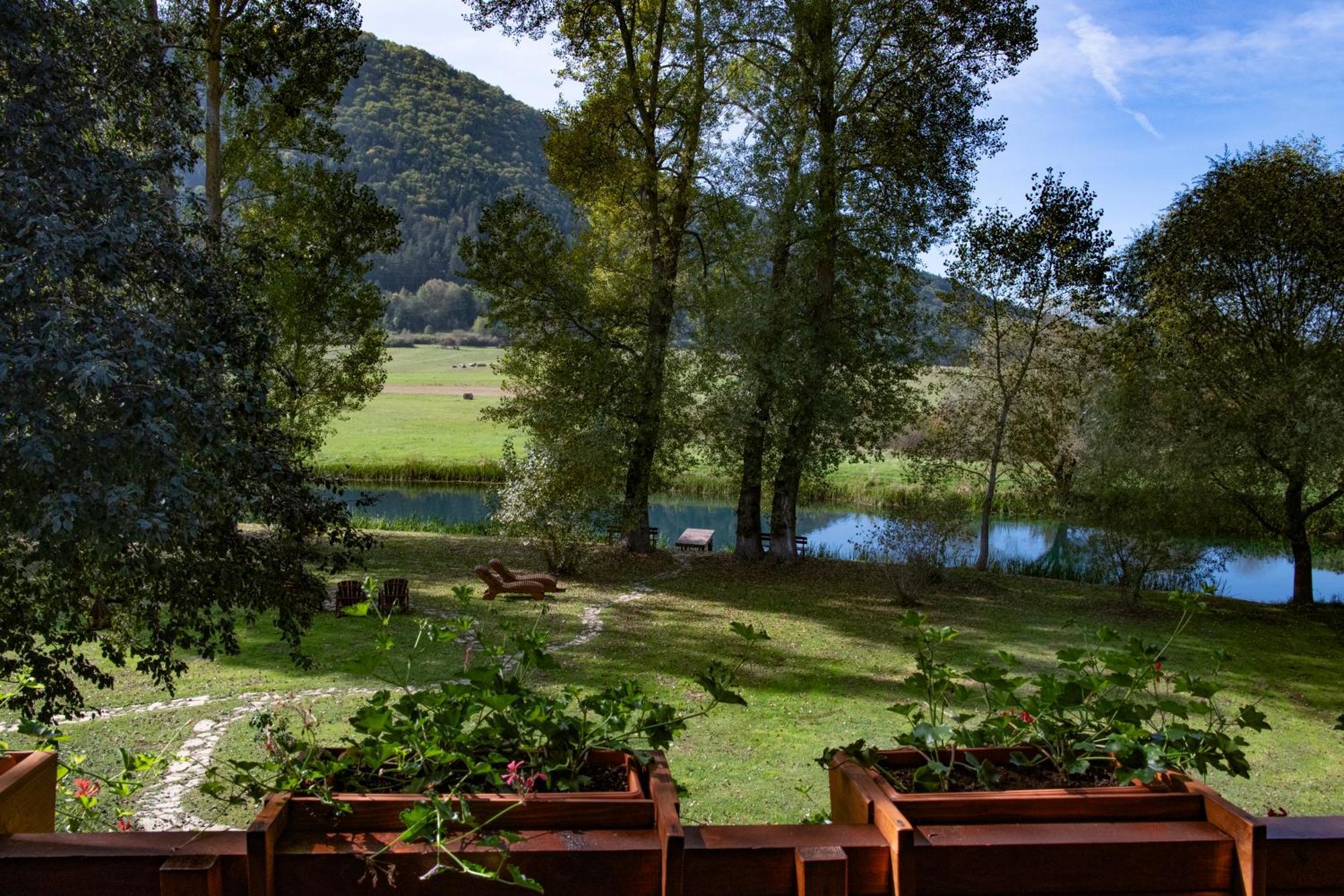 Riverside Apartments Otočac Eksteriør bilde